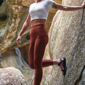 Athleta trekkie hybrid crop tight in Cognac Brown Size 2